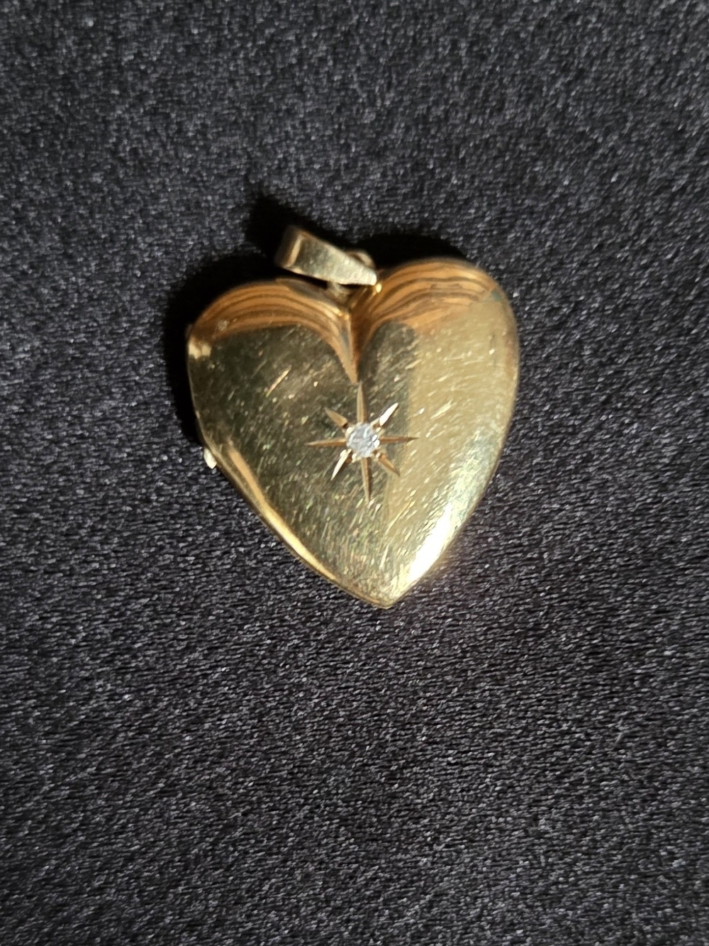 Vintage SOLID 14K Yellow Gold Heart Locket Pendant Starburst Diamond